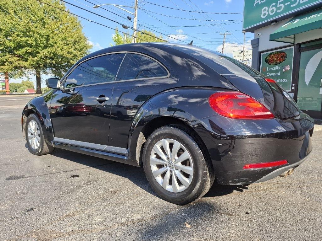 Volkswagen Beetle 2.5L w/Sunroof Sound & Nav 2013