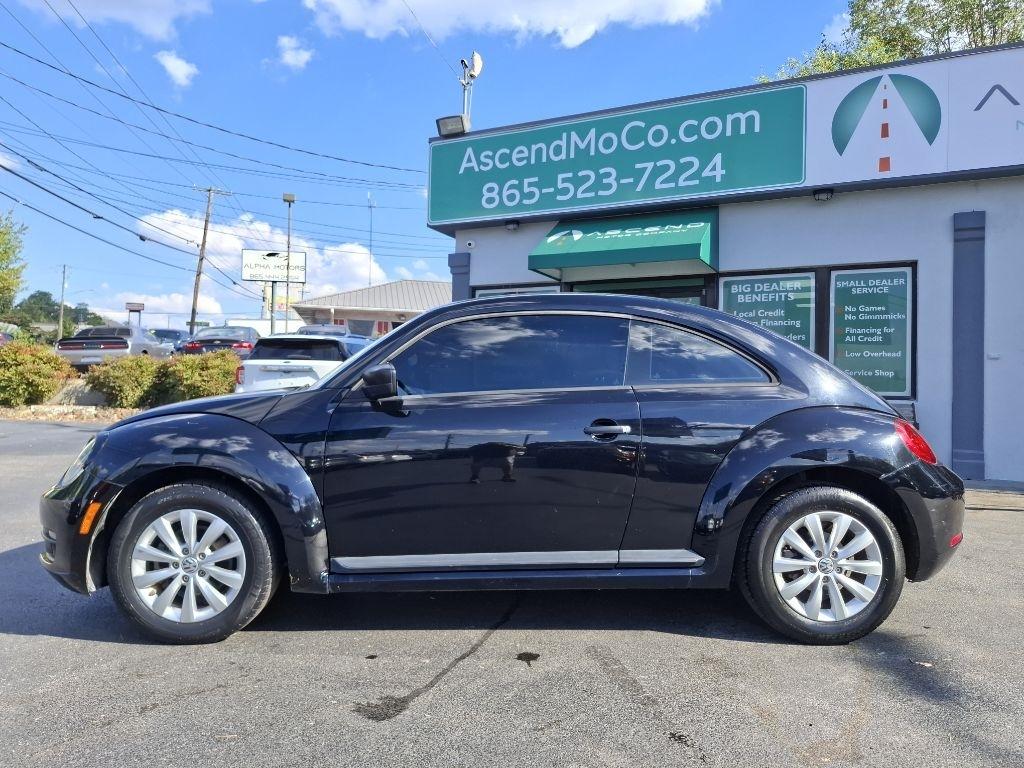 Volkswagen Beetle 2.5L w/Sunroof Sound & Nav 2013