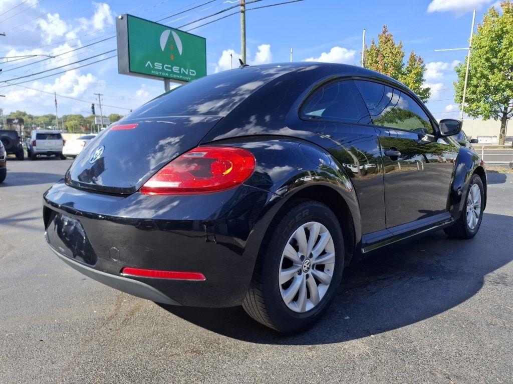 Volkswagen Beetle 2.5L w/Sunroof Sound & Nav 2013