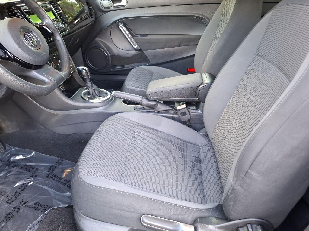 Volkswagen Beetle 2.5L w/Sunroof Sound & Nav 2013
