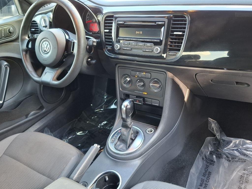 Volkswagen Beetle 2.5L w/Sunroof Sound & Nav 2013
