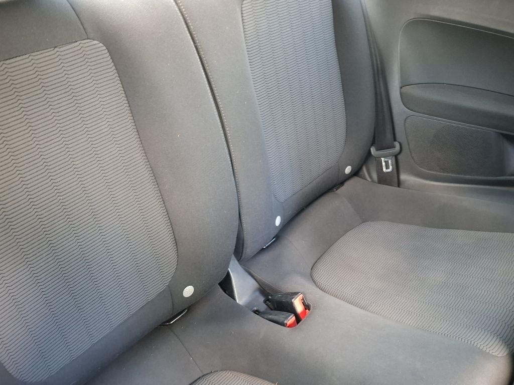 Volkswagen Beetle 2.5L w/Sunroof Sound & Nav 2013