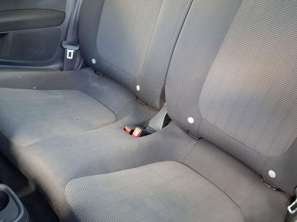 Volkswagen Beetle 2.5L w/Sunroof Sound & Nav 2013