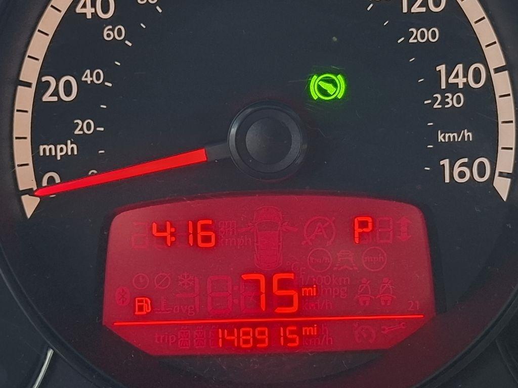 Volkswagen Beetle 2.5L w/Sunroof Sound & Nav 2013