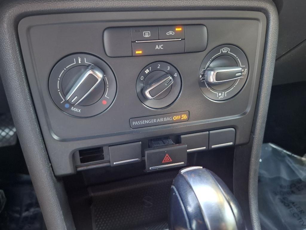 Volkswagen Beetle 2.5L w/Sunroof Sound & Nav 2013