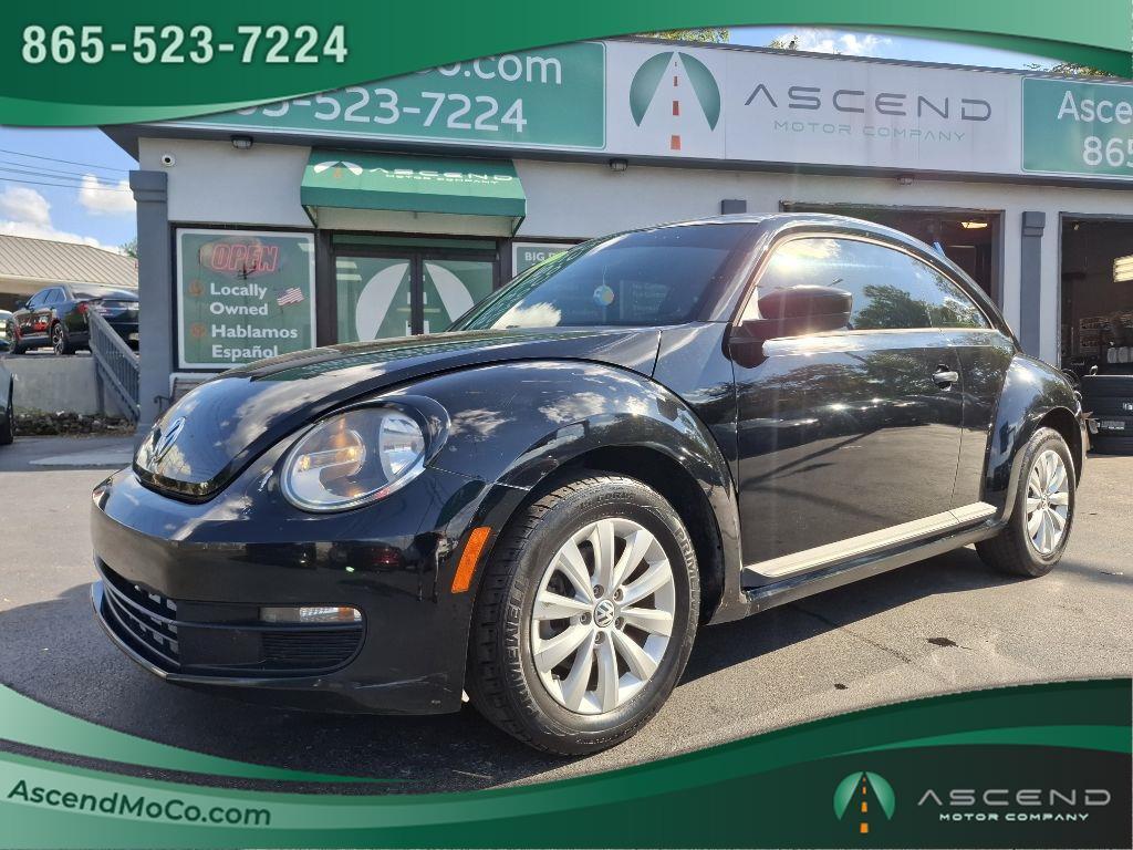 2013 Volkswagen Beetle 2.5L w/Sunroof Sound & Nav