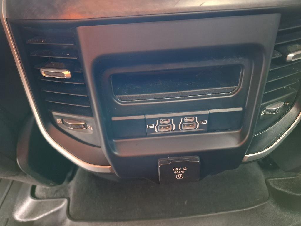 RAM 1500 Big Horn Quad Cab 4WD 2021