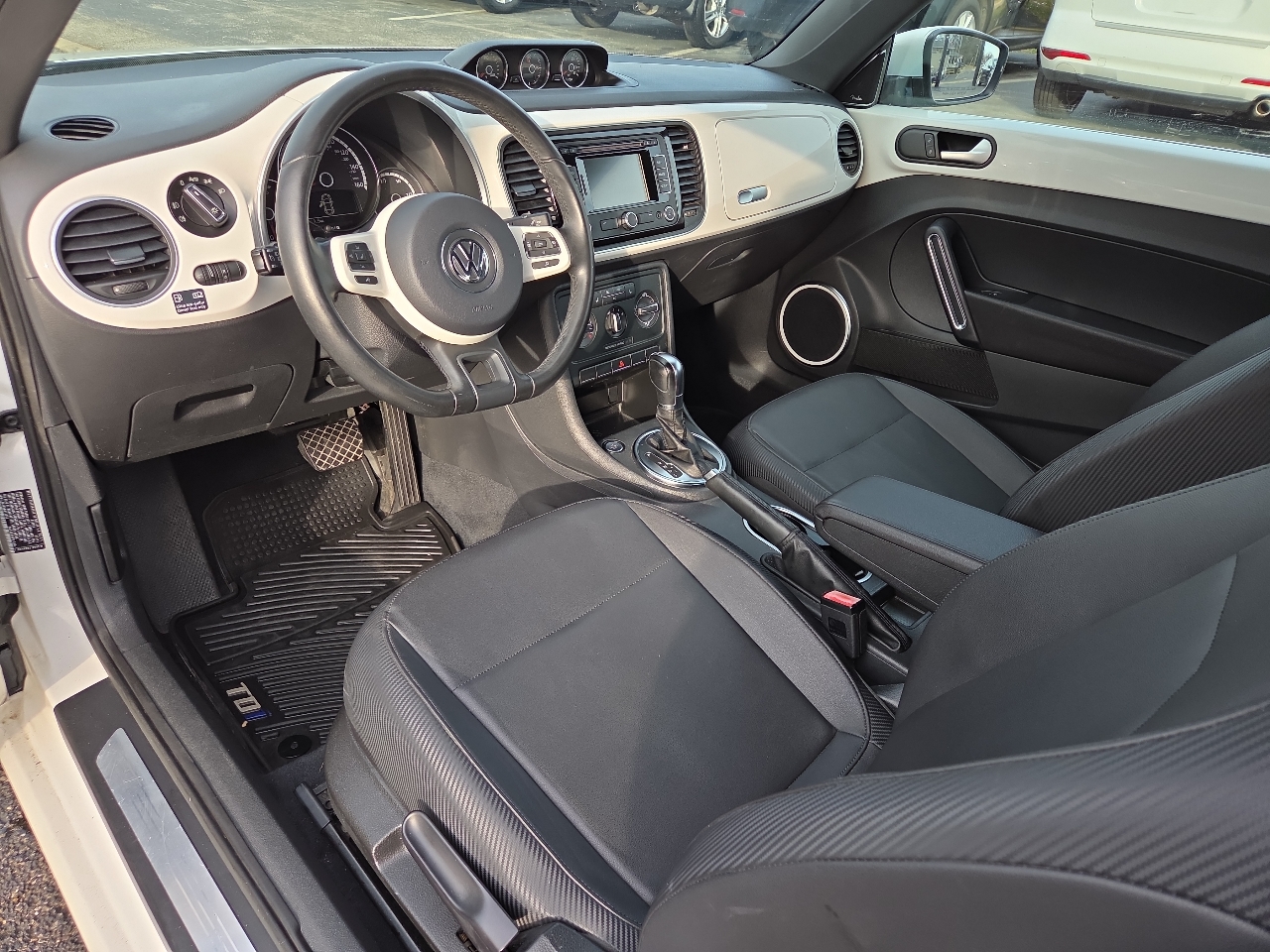 Volkswagen Beetle TDI 6A w/ Sunroof, Sound & Nav 2013