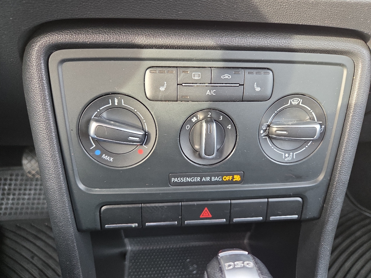 Volkswagen Beetle TDI 6A w/ Sunroof, Sound & Nav 2013