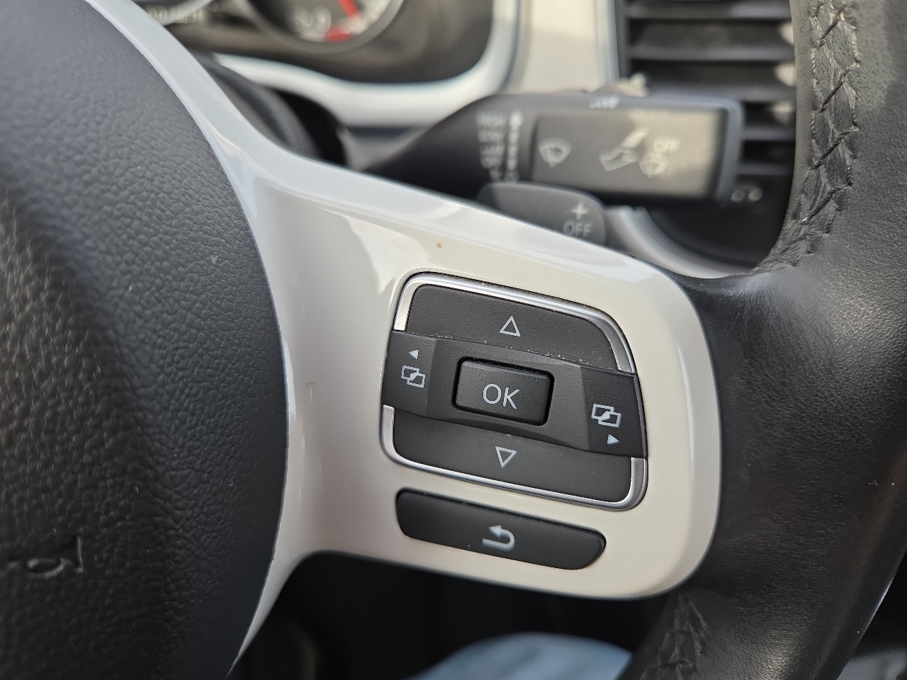 Volkswagen Beetle TDI 6A w/ Sunroof, Sound & Nav 2013