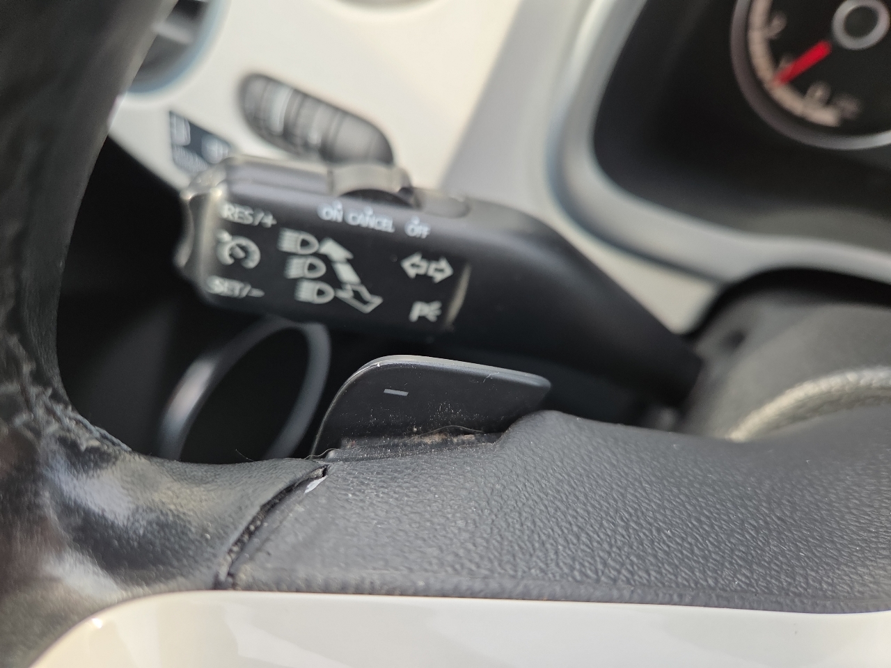 Volkswagen Beetle TDI 6A w/ Sunroof, Sound & Nav 2013