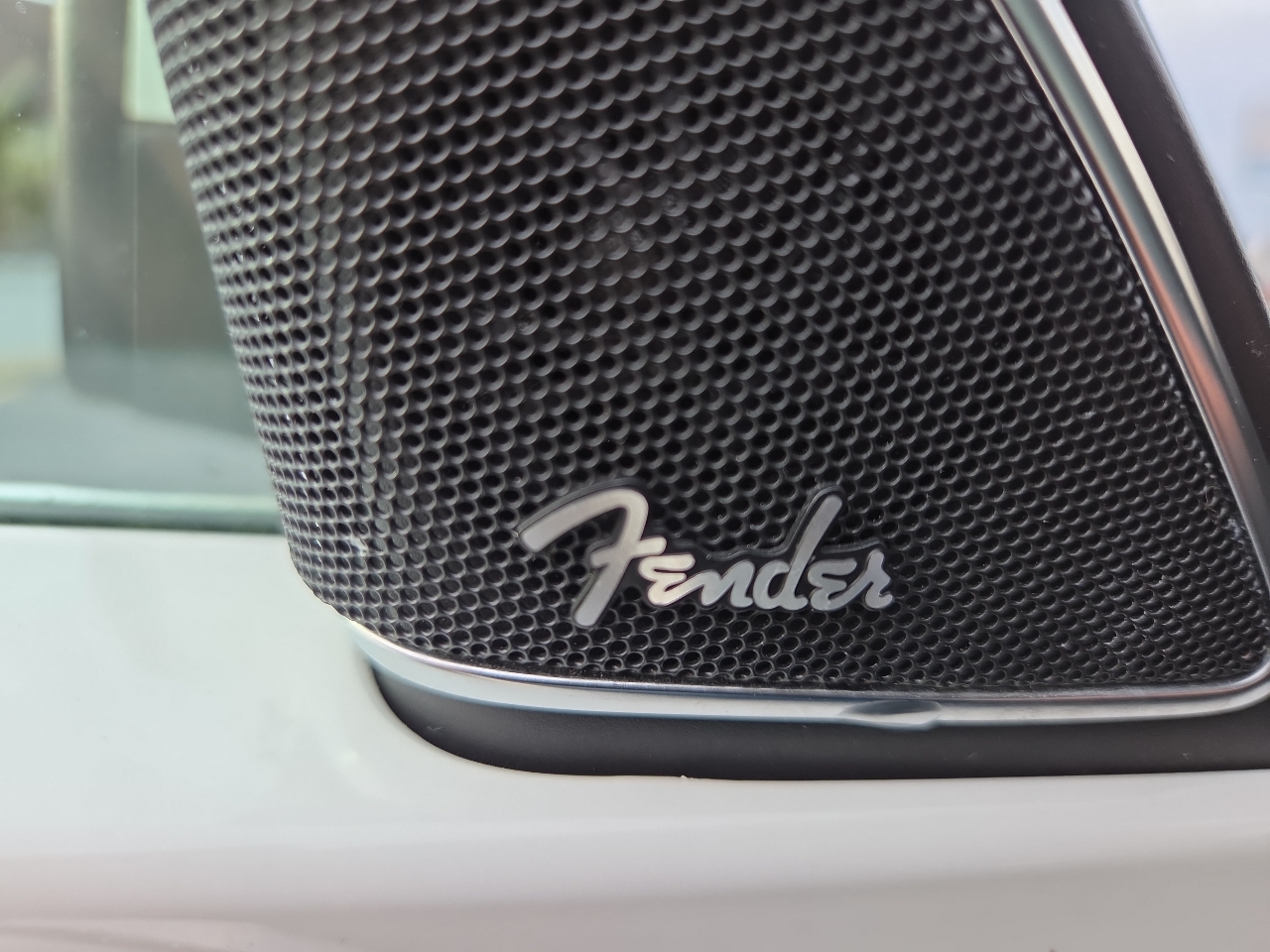 Volkswagen Beetle TDI 6A w/ Sunroof, Sound & Nav 2013