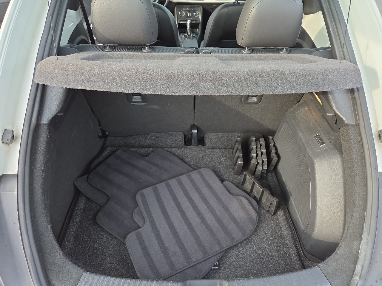 Volkswagen Beetle TDI 6A w/ Sunroof, Sound & Nav 2013