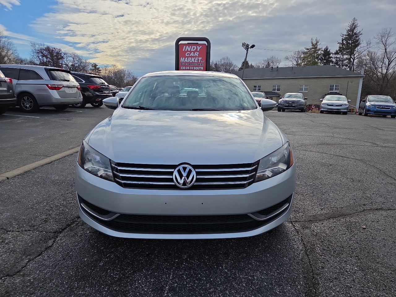 Volkswagen Passat 2.5L SE w/Sunroof 2012