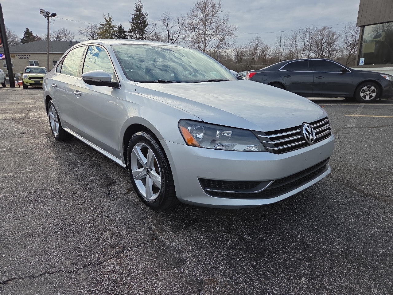 Volkswagen Passat 2.5L SE w/Sunroof 2012