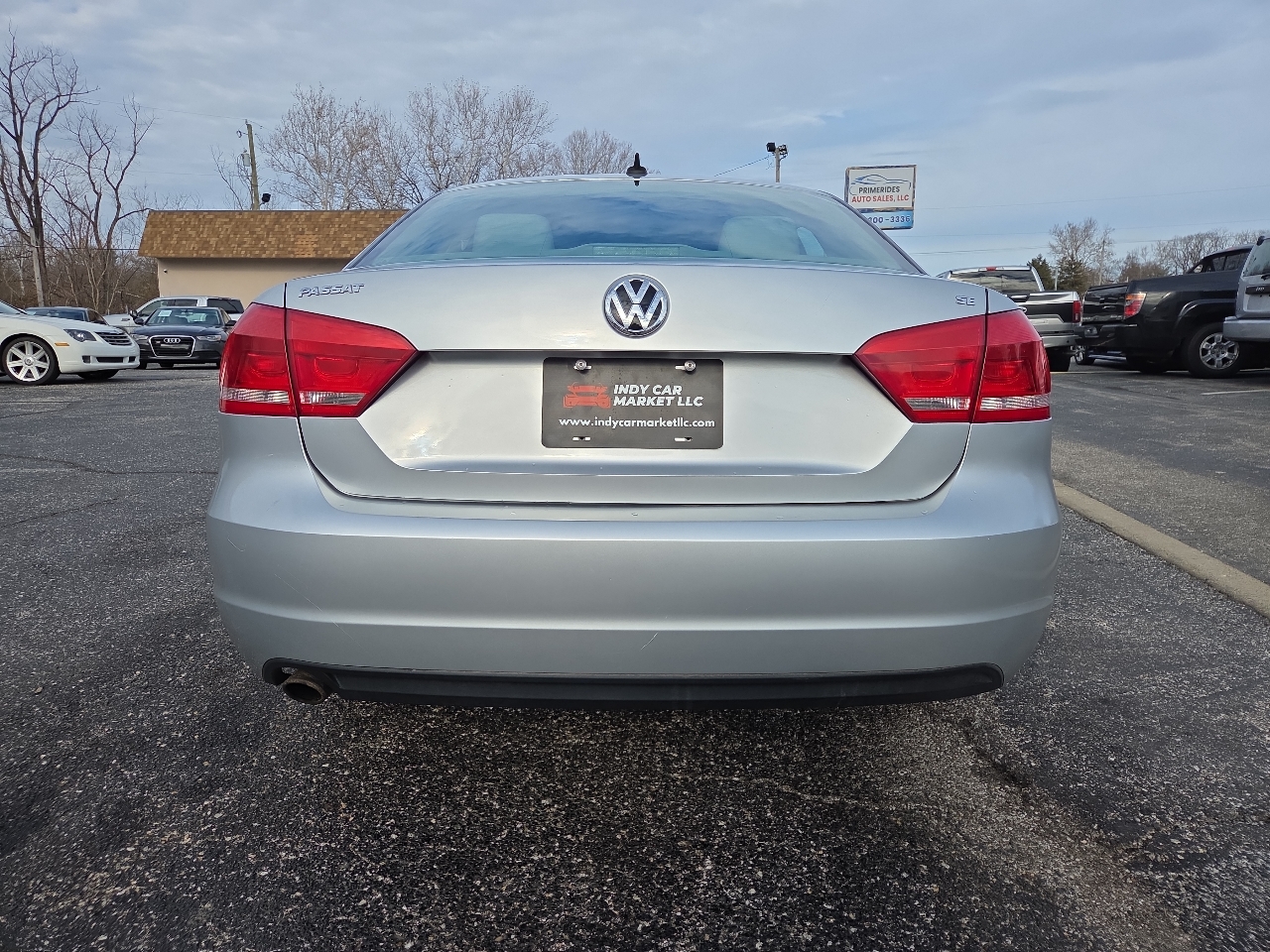 Volkswagen Passat 2.5L SE w/Sunroof 2012