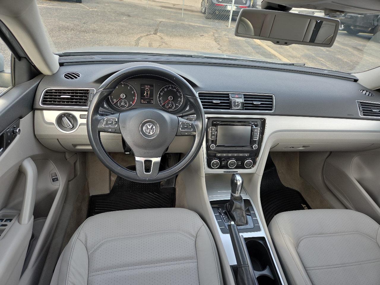 Volkswagen Passat 2.5L SE w/Sunroof 2012