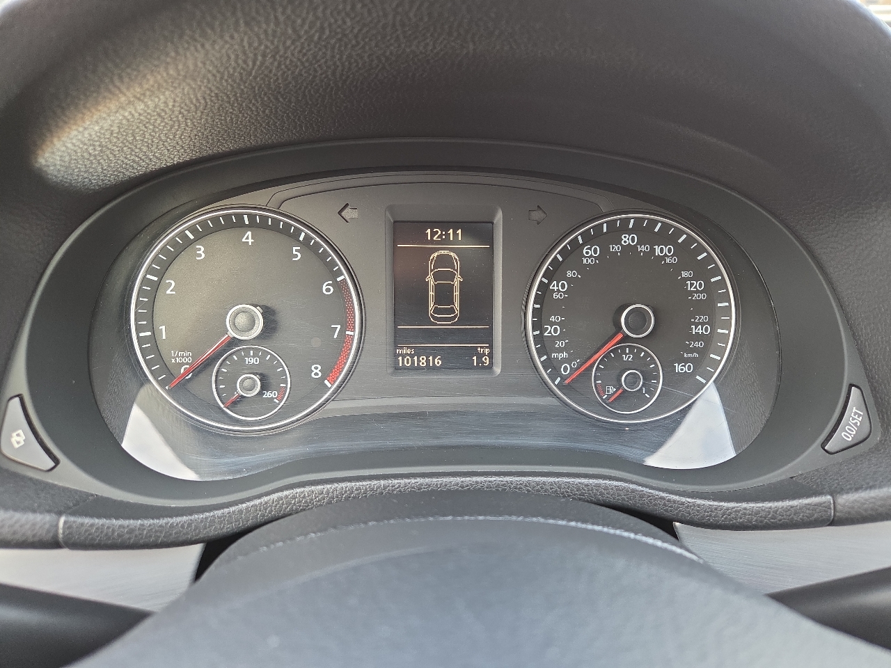 Volkswagen Passat 2.5L SE w/Sunroof 2012