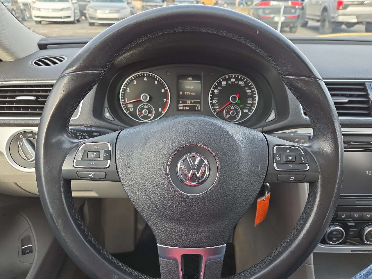 Volkswagen Passat 2.5L SE w/Sunroof 2012