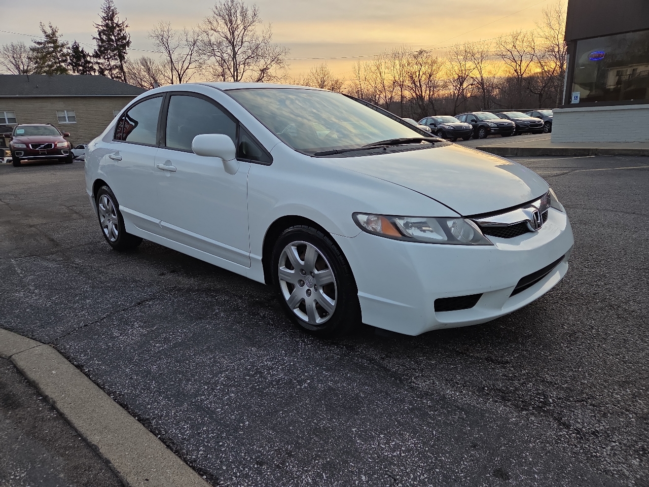 Honda Civic LX Sedan 5-Speed AT 2011