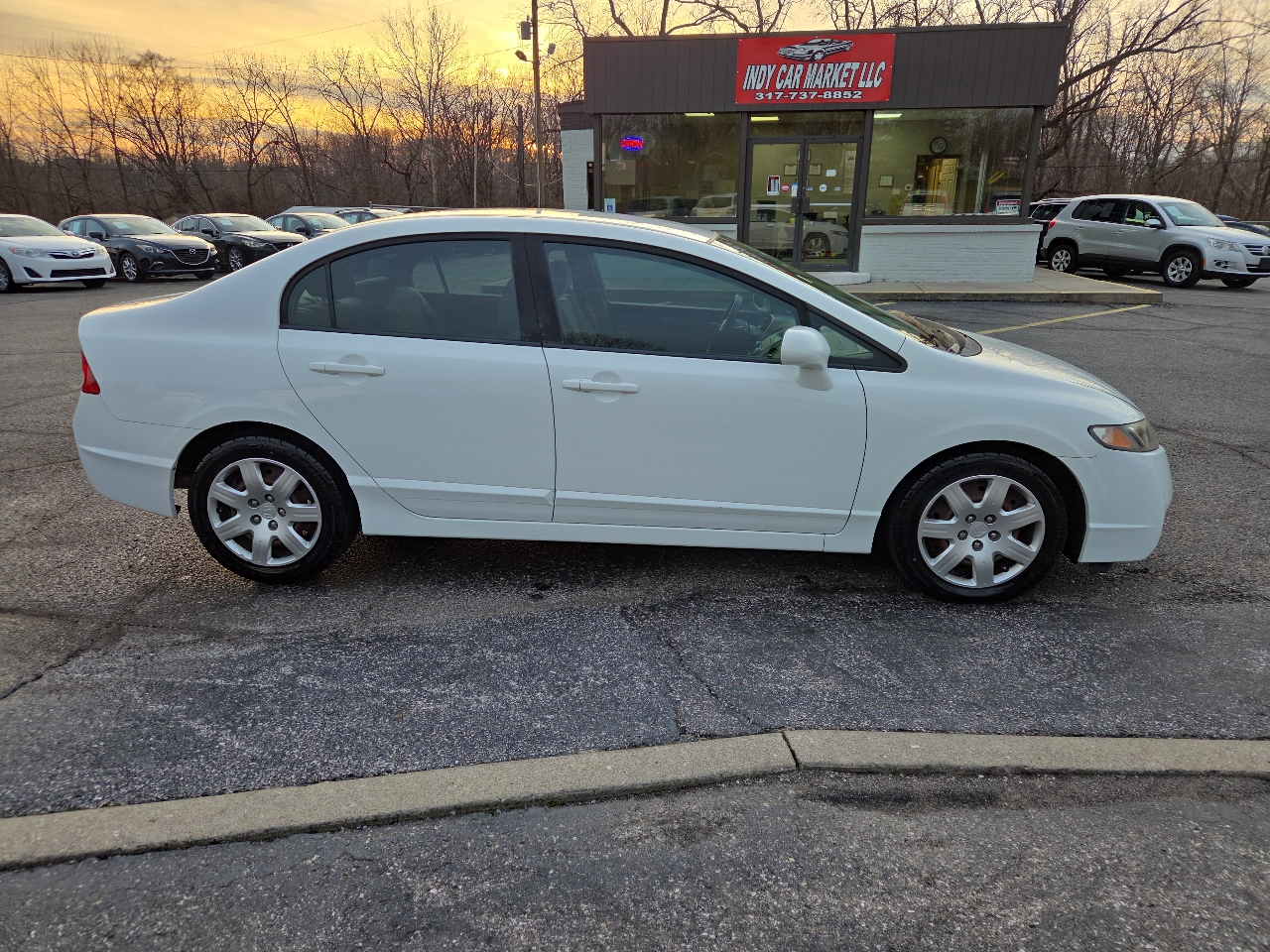 Honda Civic LX Sedan 5-Speed AT 2011