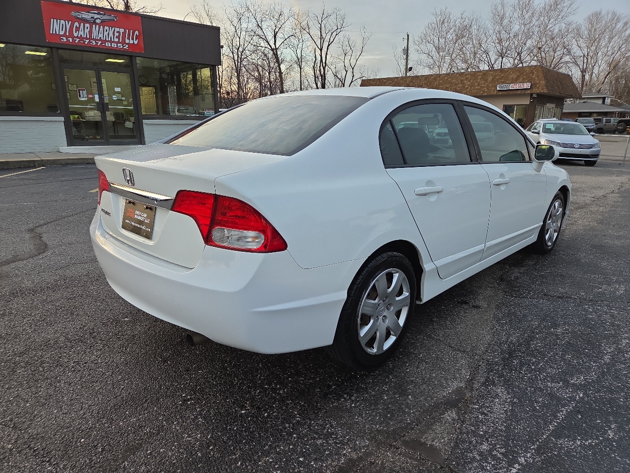 Honda Civic LX Sedan 5-Speed AT 2011