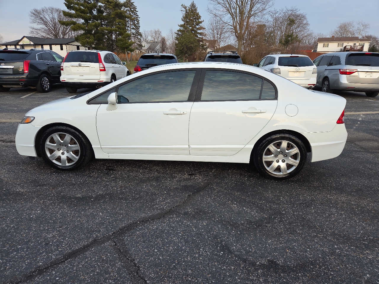 Honda Civic LX Sedan 5-Speed AT 2011