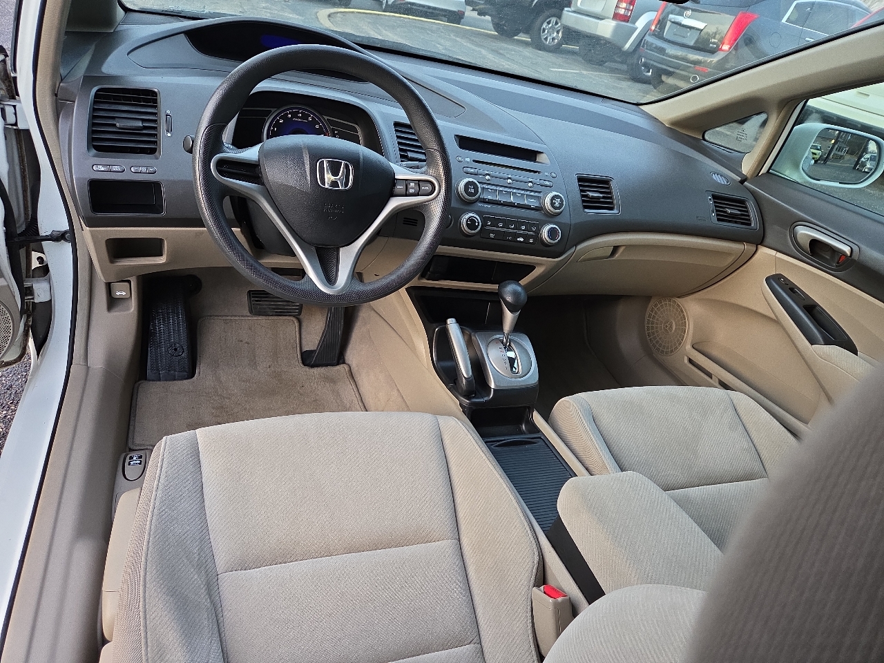 Honda Civic LX Sedan 5-Speed AT 2011