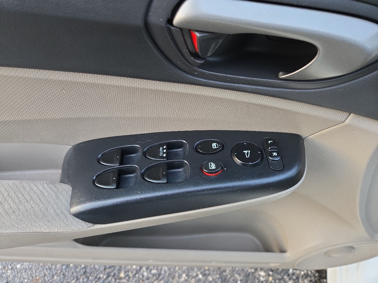 Honda Civic LX Sedan 5-Speed AT 2011