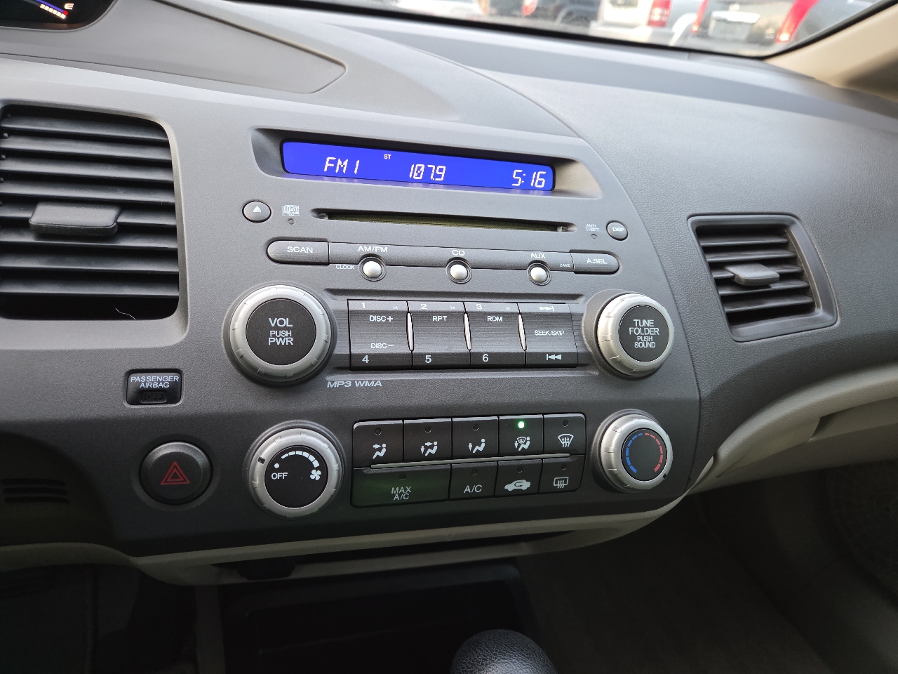 Honda Civic LX Sedan 5-Speed AT 2011