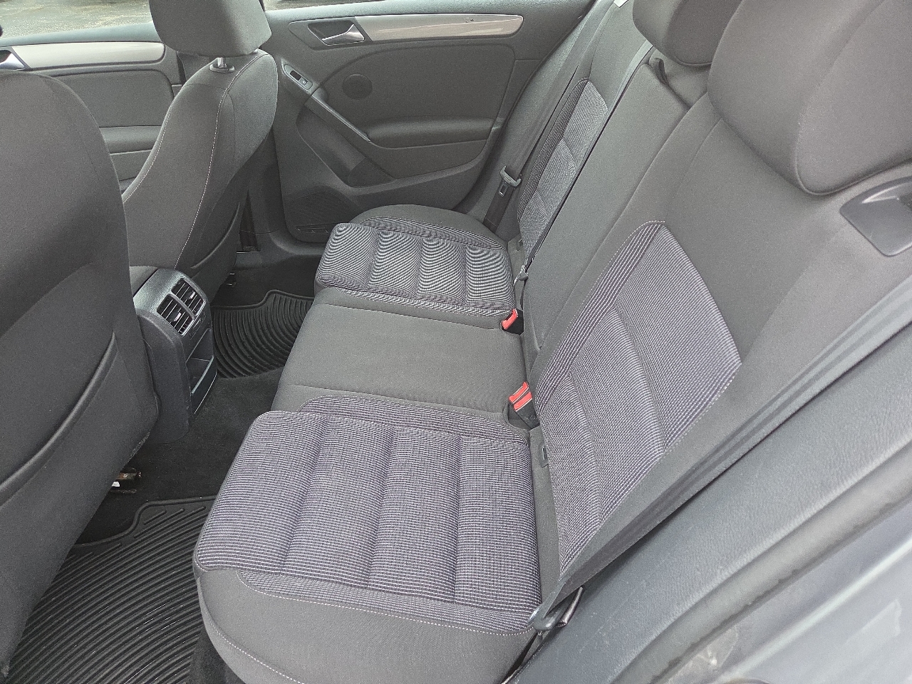 Volkswagen Golf 2.5L Conv & Sunroof 4 Door PZEV 2013