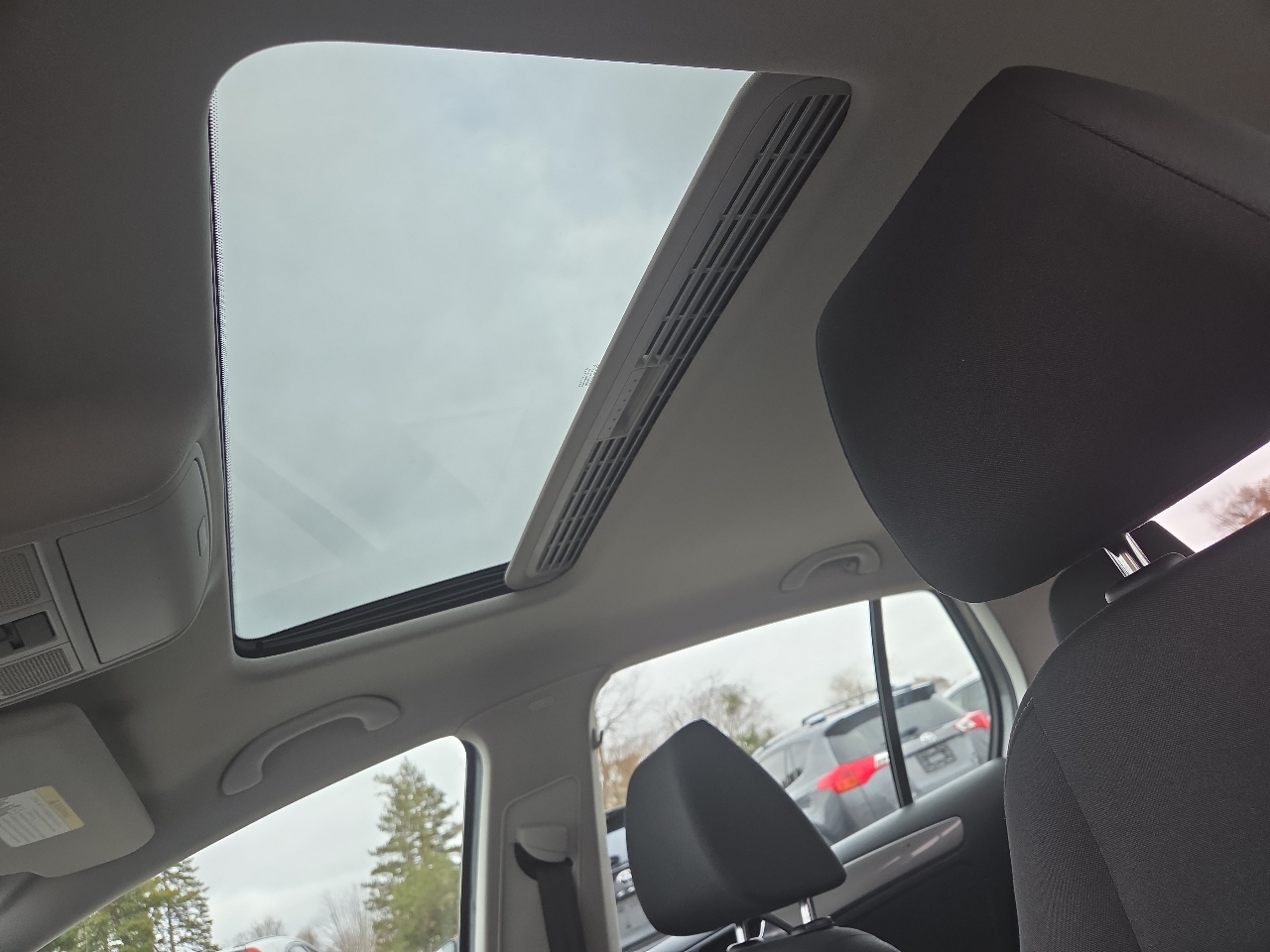 Volkswagen Golf 2.5L Conv & Sunroof 4 Door PZEV 2013