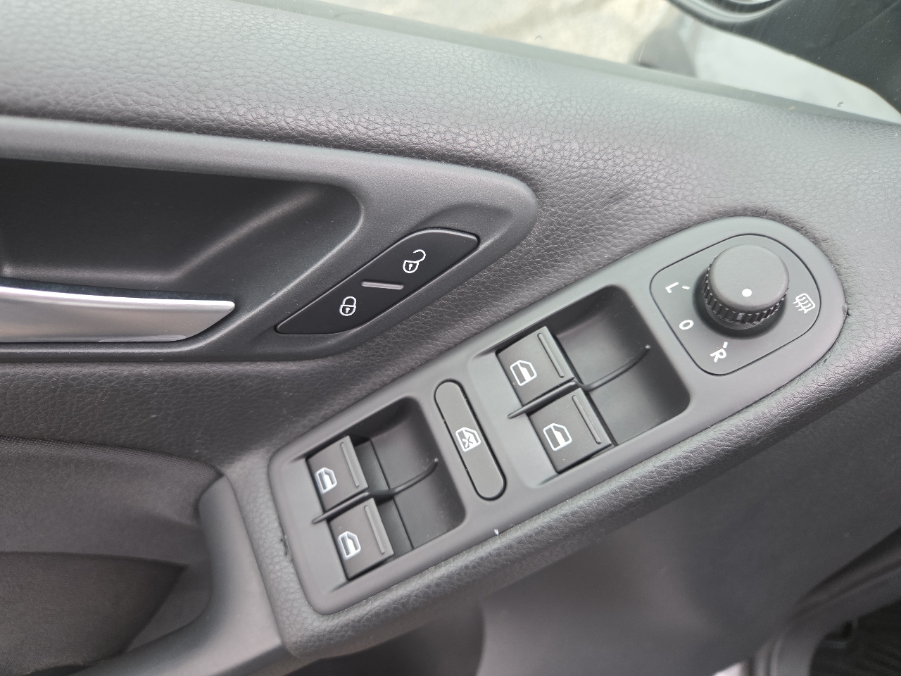 Volkswagen Golf 2.5L Conv & Sunroof 4 Door PZEV 2013