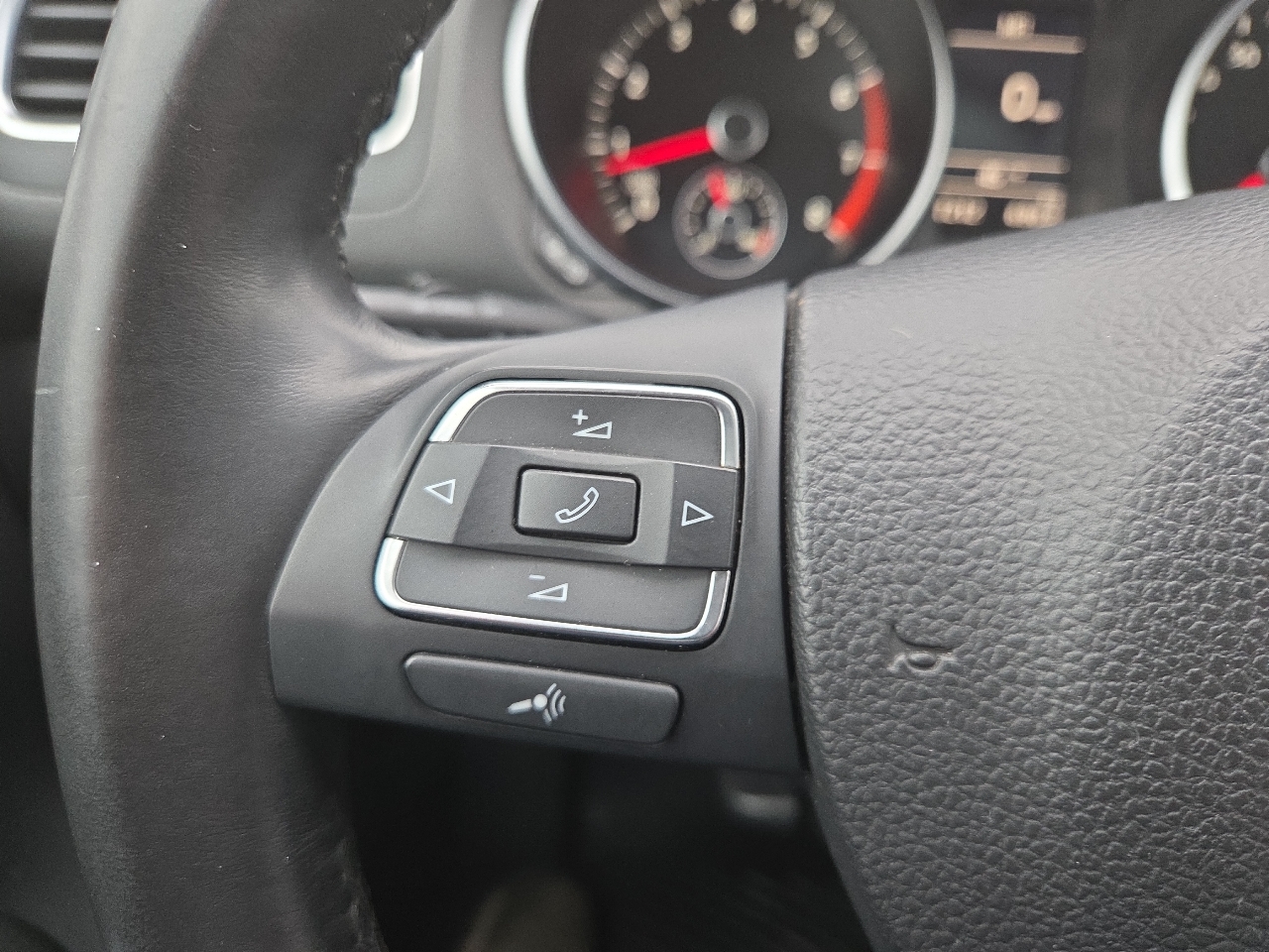 Volkswagen Golf 2.5L Conv & Sunroof 4 Door PZEV 2013