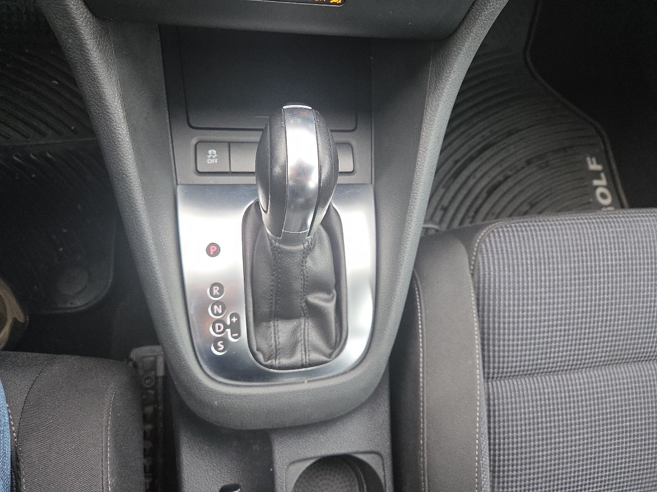 Volkswagen Golf 2.5L Conv & Sunroof 4 Door PZEV 2013