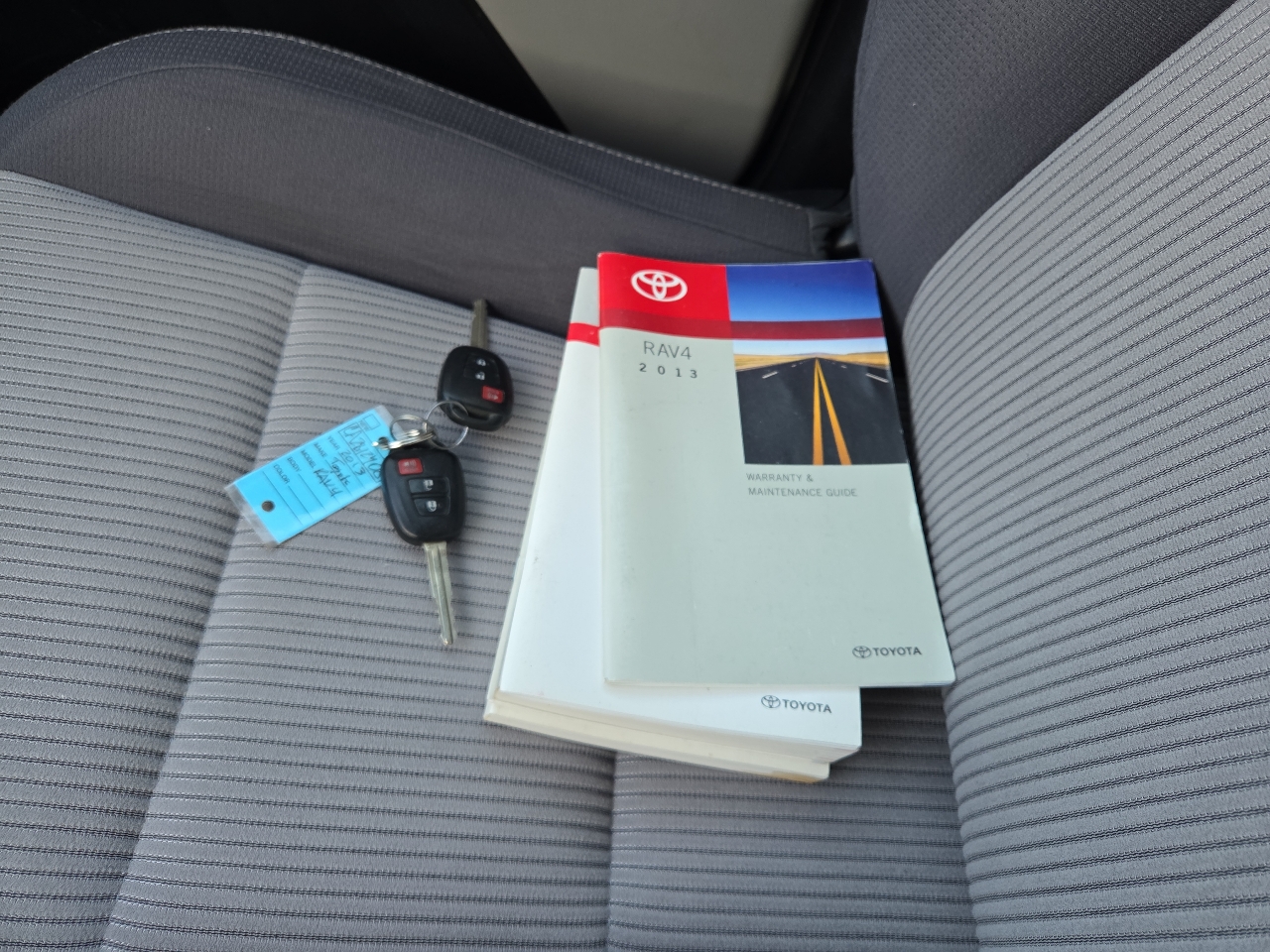 Toyota RAV4 XLE AWD 2013