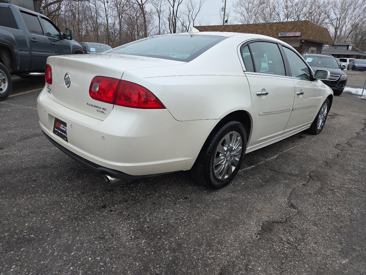 Buick Lucerne CXL 2011