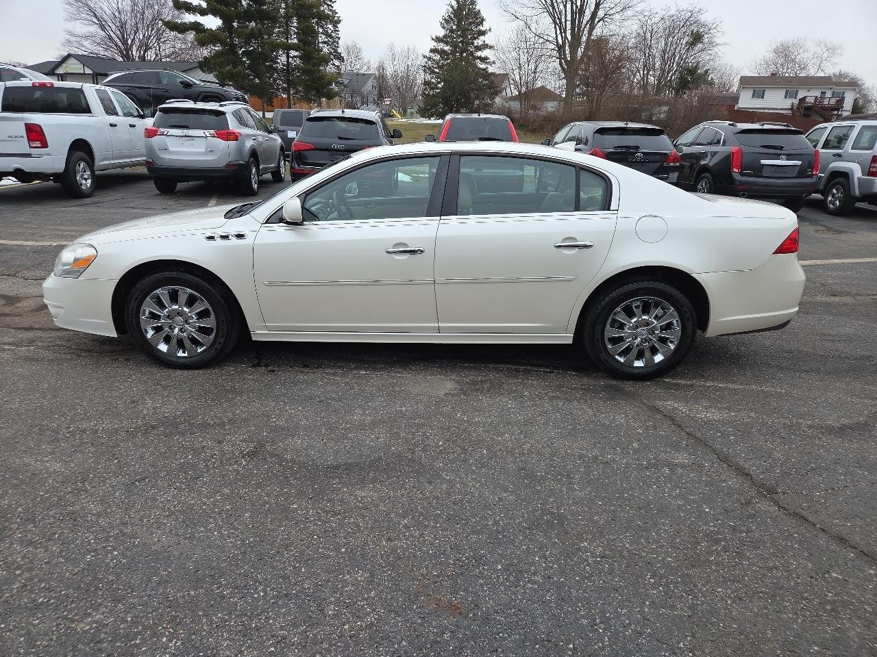 Buick Lucerne CXL 2011