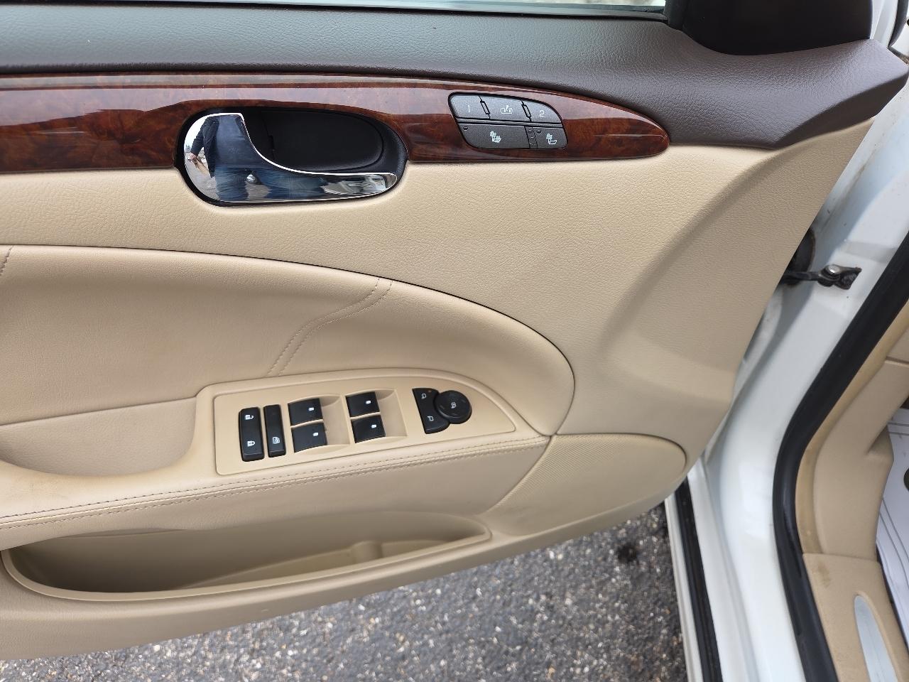 Buick Lucerne CXL 2011