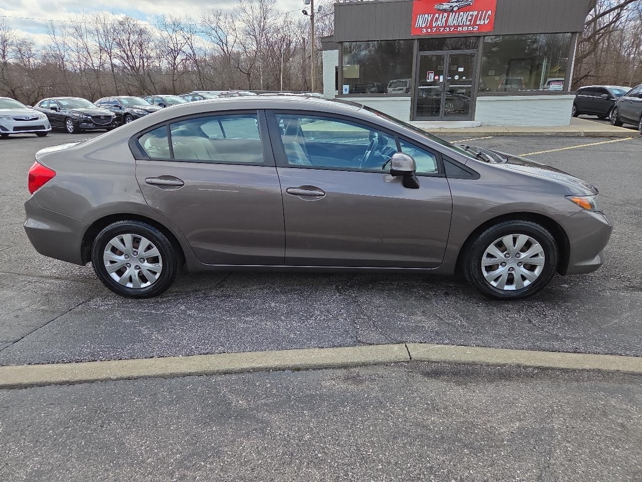 Honda Civic LX Sedan 5-Speed AT 2012