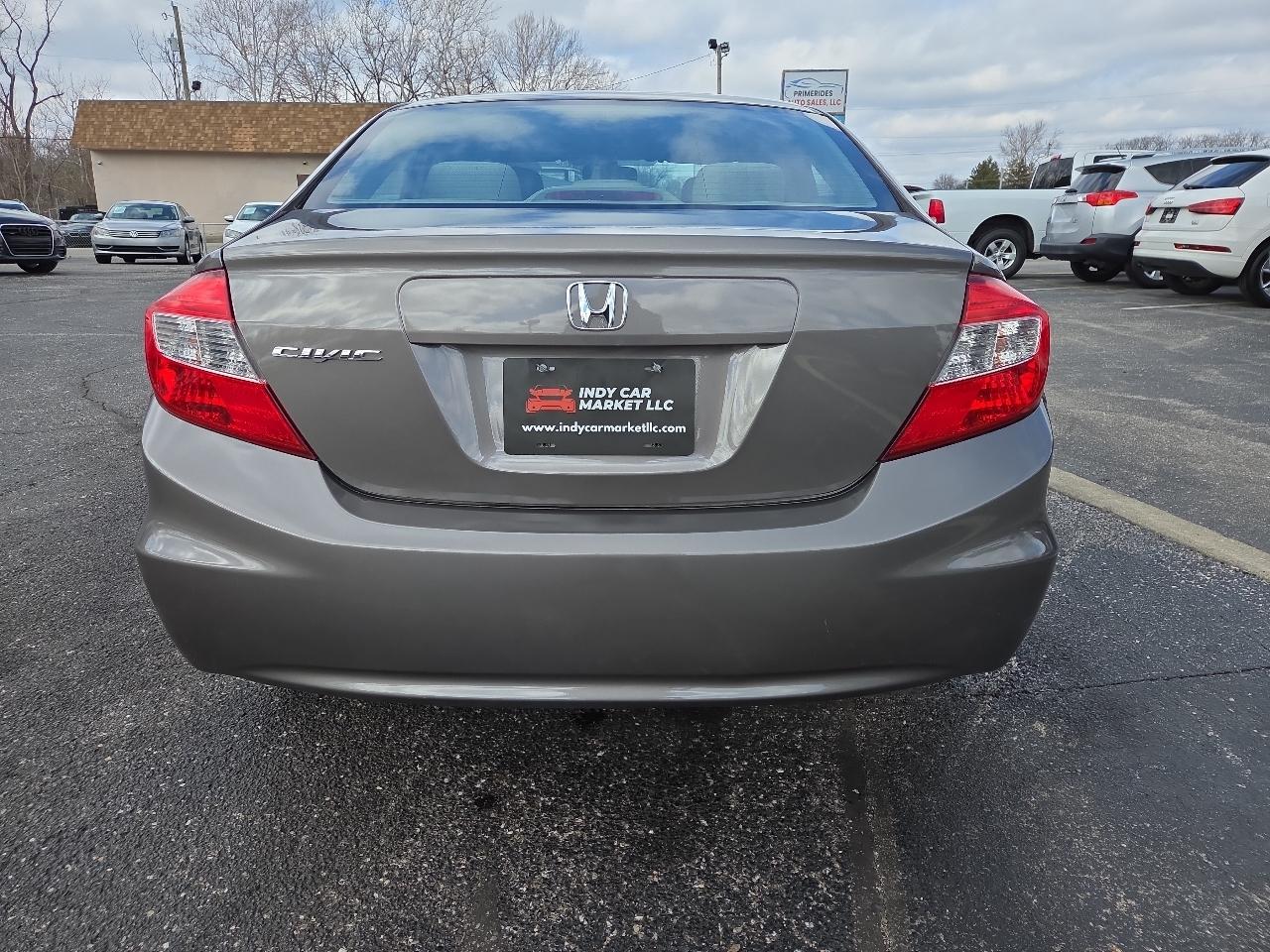 Honda Civic LX Sedan 5-Speed AT 2012