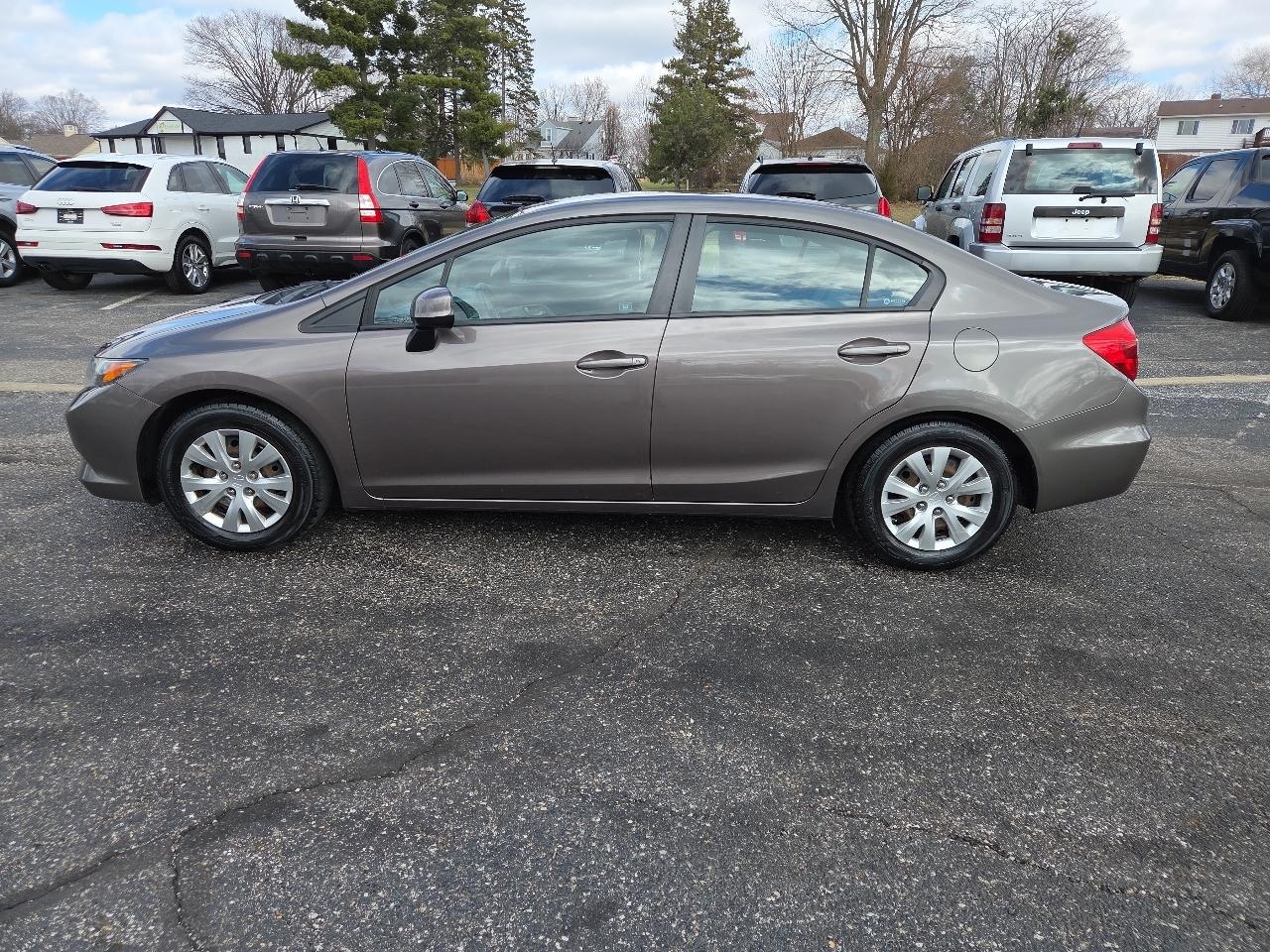 Honda Civic LX Sedan 5-Speed AT 2012