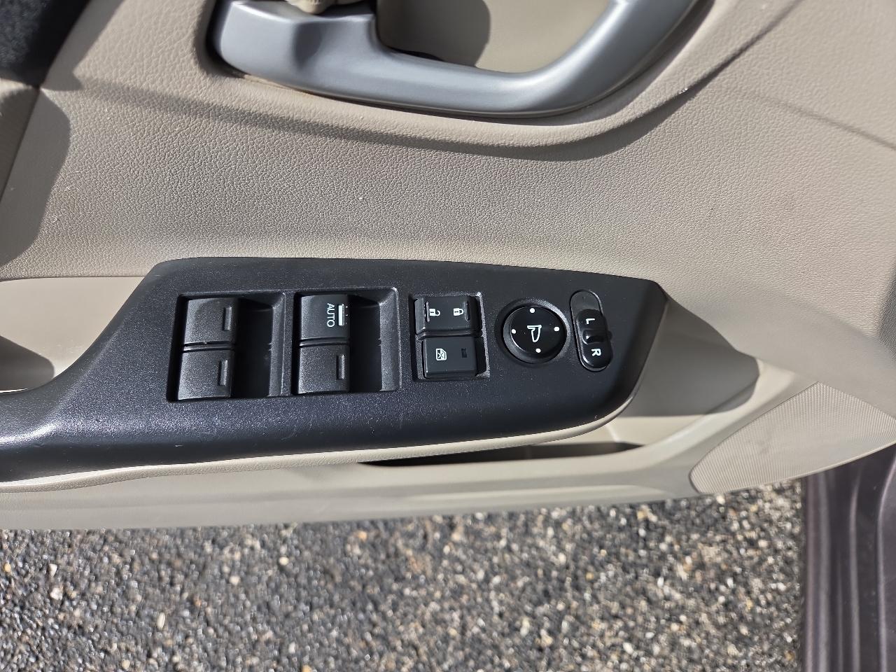 Honda Civic LX Sedan 5-Speed AT 2012