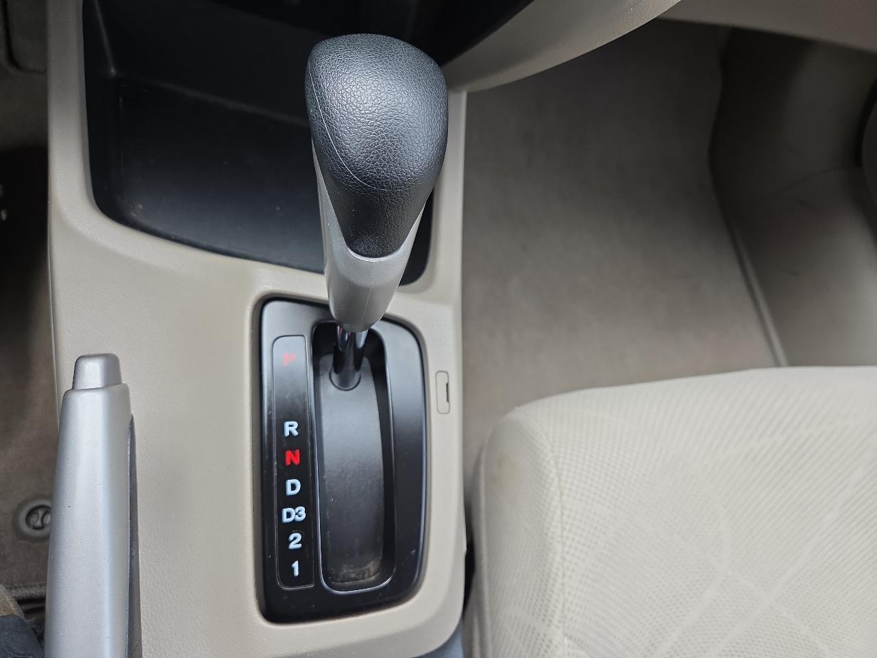 Honda Civic LX Sedan 5-Speed AT 2012