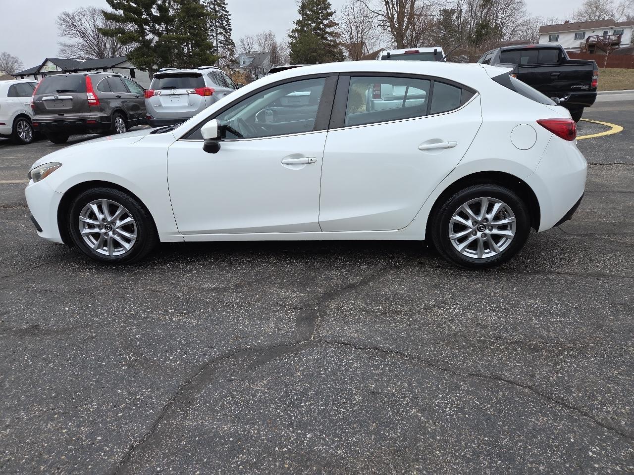 Mazda MAZDA3 i Sport 5-Door 2016
