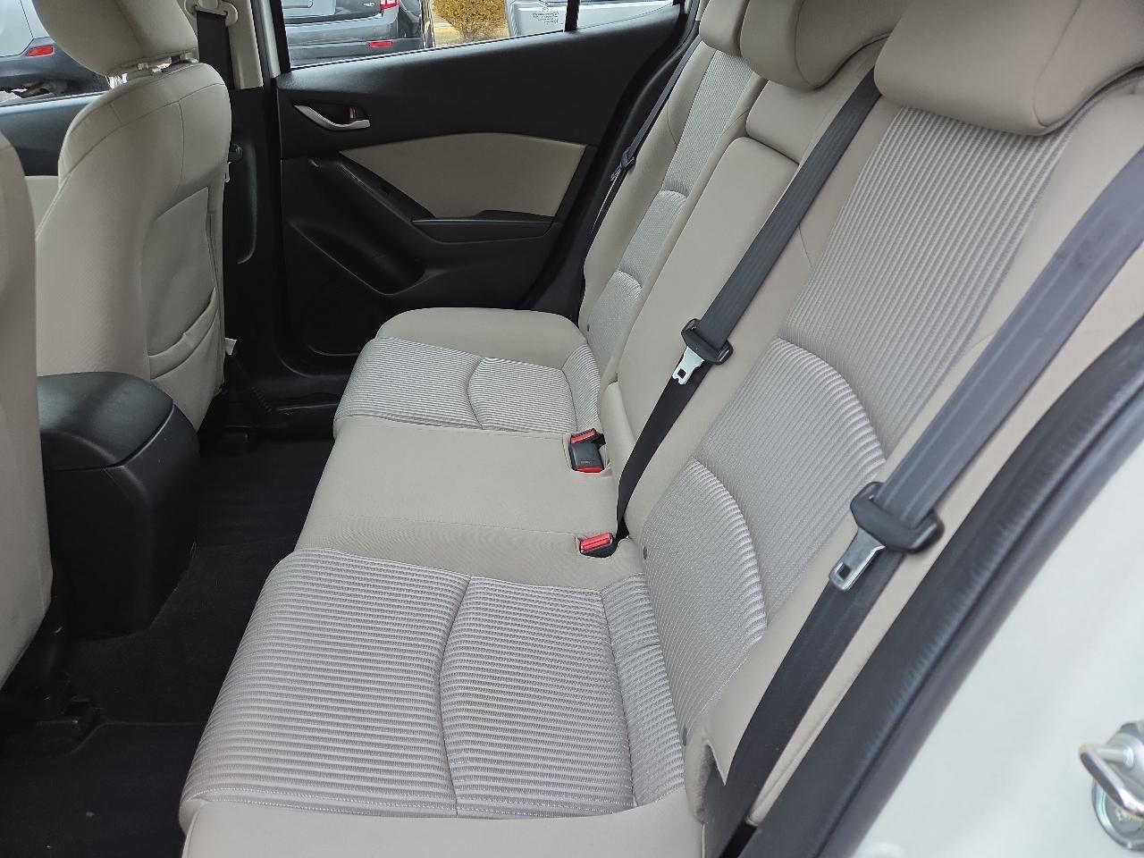 Mazda MAZDA3 i Sport 5-Door 2016