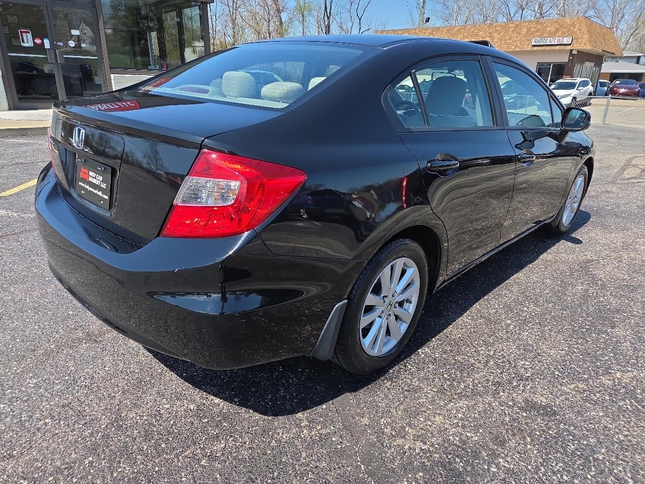 Honda Civic EX Sedan 5-Speed AT 2012