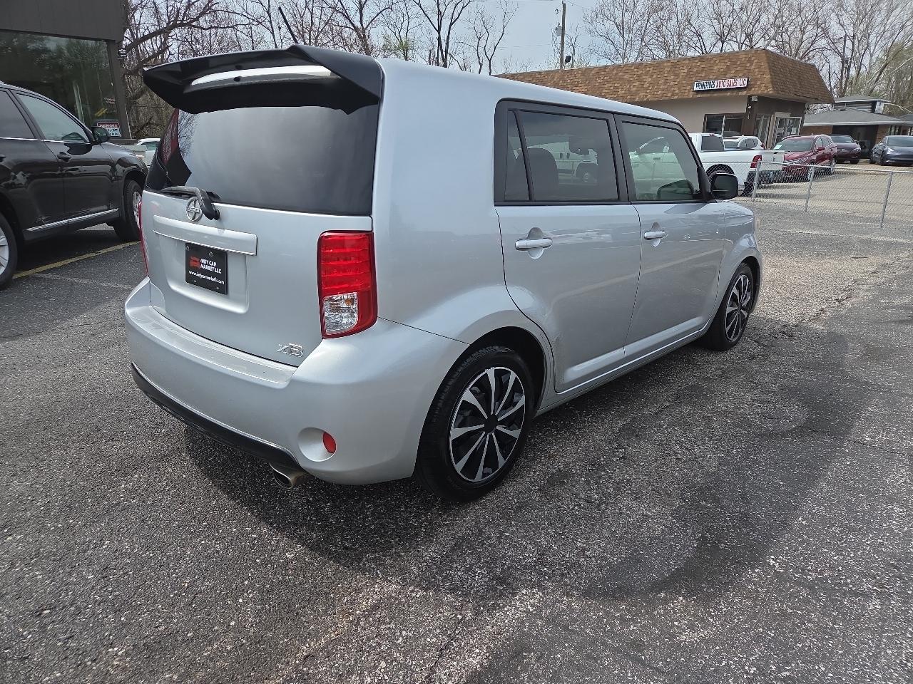 Scion xB 5-Door Wagon 4-Spd AT 2013