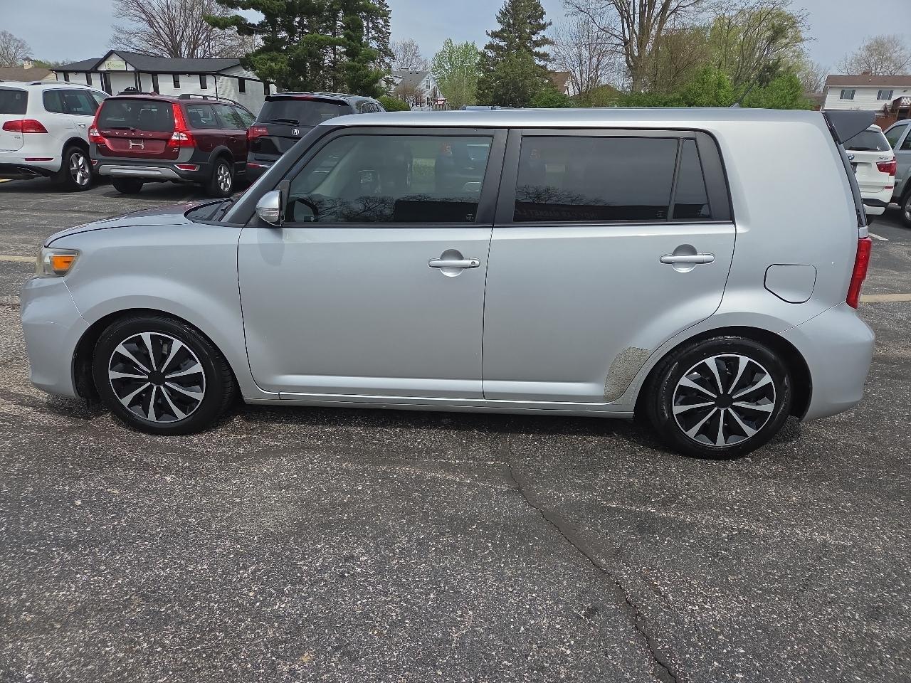 Scion xB 5-Door Wagon 4-Spd AT 2013