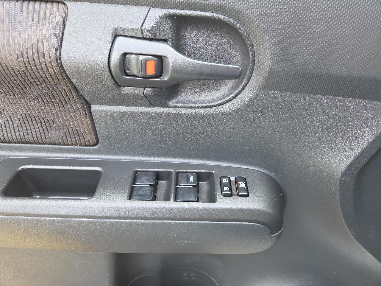 Scion xB 5-Door Wagon 4-Spd AT 2013